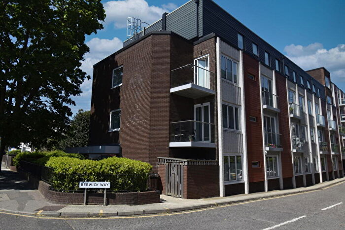 1 Bedroom Apartment To Rent In Knoll Rise, Orpington, BR6