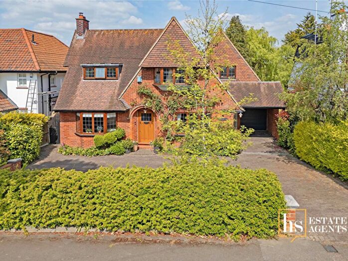 4 Bedroom Detached House For Sale In South Weald Road, Brentwood, CM14