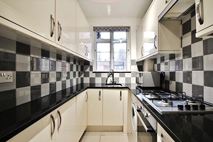 2 Bedroom Flat To Rent In Latymer Court, Hammersmith Road, Hammersmith, W6
