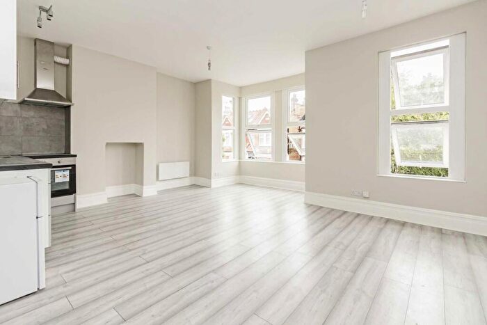 1 Bedroom Flat To Rent In Princes Avenue, Finchley, N3