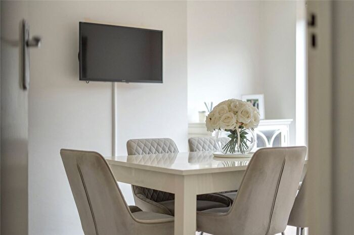 3 Bedroom Semi Detached House For Sale In Spring Vale, Bexleyheath, Kent, DA7