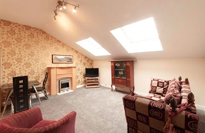 2 Bedroom Flat To Rent In Stamford Road, Mossley, Mossley, OL5