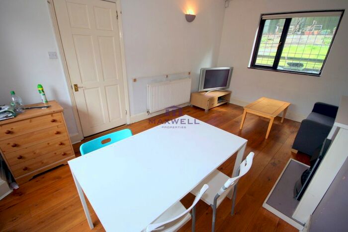 3 Bedroom Semi-Detached House To Rent In Pound Park Road, Charlton, London, SE7