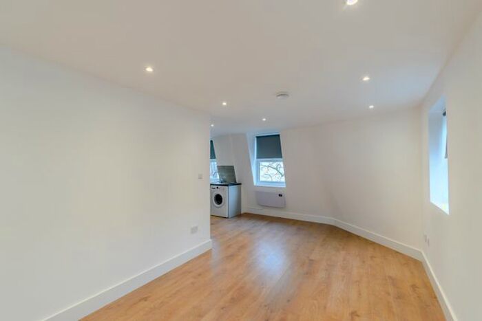 1 Bedroom Flat To Rent In Rushey Green, London, SE6