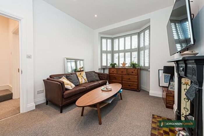 2 Bedroom Flat To Rent In Roxwell Road, London, W12