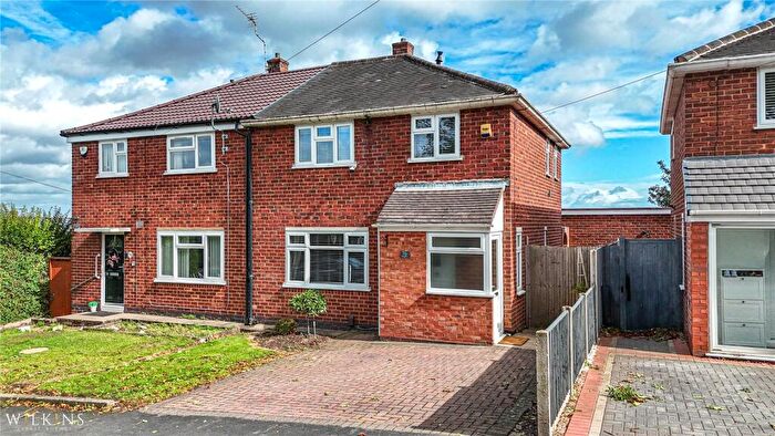 3 Bedroom Semi-Detached House For Sale In Wigford Road, Dosthill, Tamworth, Staffordshire, B77