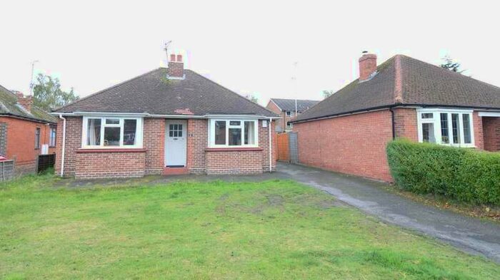 2 Bedroom Bungalow To Rent In Hazel Avenue, GU14