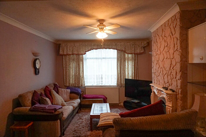3 Bedroom End Of Terrace House For Sale In Hadley Road, Mitcham, CR4