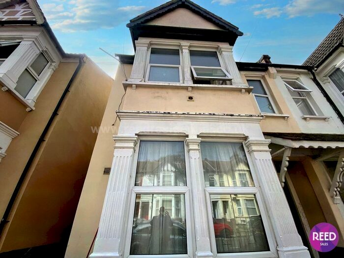 3 Bedroom Flat To Rent In Burdett Avenue, Westcliff On Sea, SS0