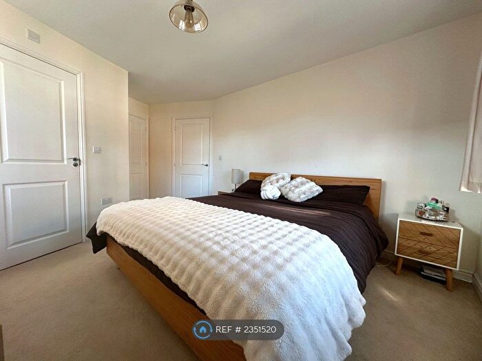 2 Bedroom Flat To Rent In Barn Owl Drive, Binfield, Bracknell, RG12