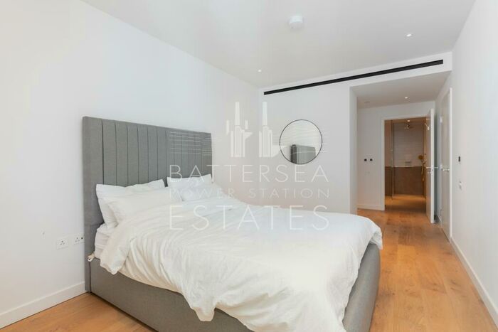 2 Bedroom Apartment To Rent In L-, Electric Boulevard, Battersea, SW11