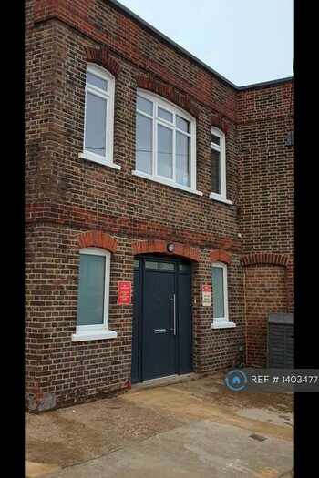 1 Bedroom Flat To Rent In Charman Road, Redhill, RH1