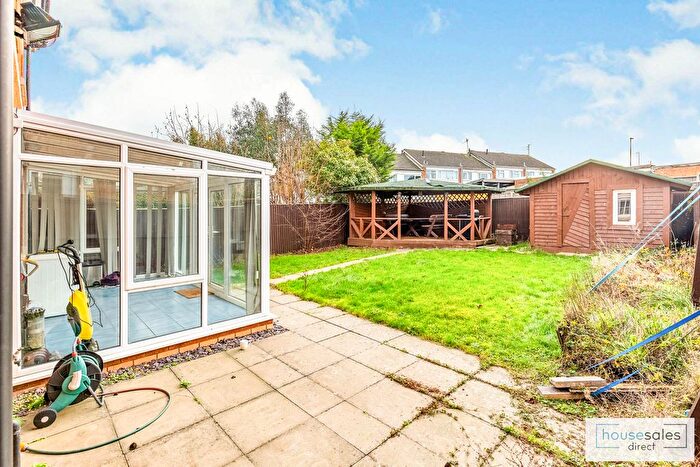 4 Bedroom Detached House For Sale In Thornbridge Close, Rushden, NN10