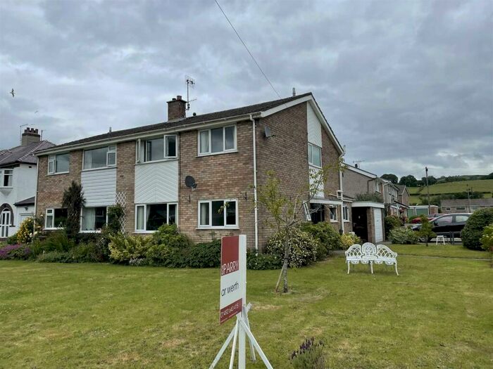 4 Bedroom Semi-Detached House For Sale In Llwyn Brith, Llanrwst, LL26