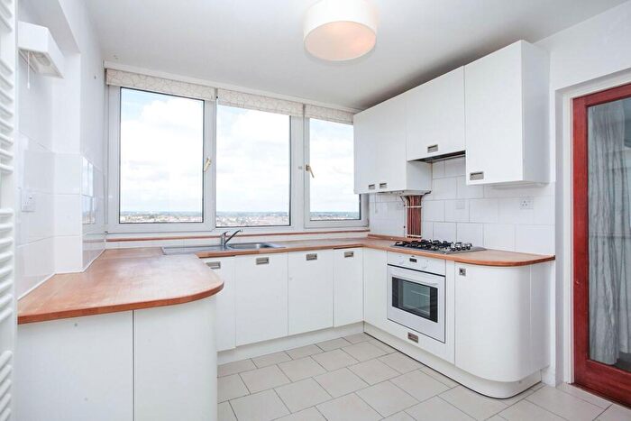 2 Bedroom Flat To Rent In Kenilworth Court, Coventry, CV3