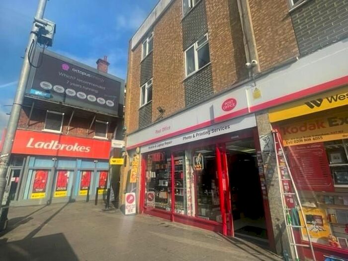 Studio To Rent In High Road, Tottenham, London, N17