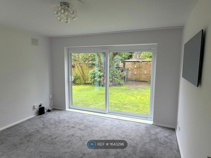 2 Bedroom Flat To Rent In Birch Close, Harborne, Birmingham, B17