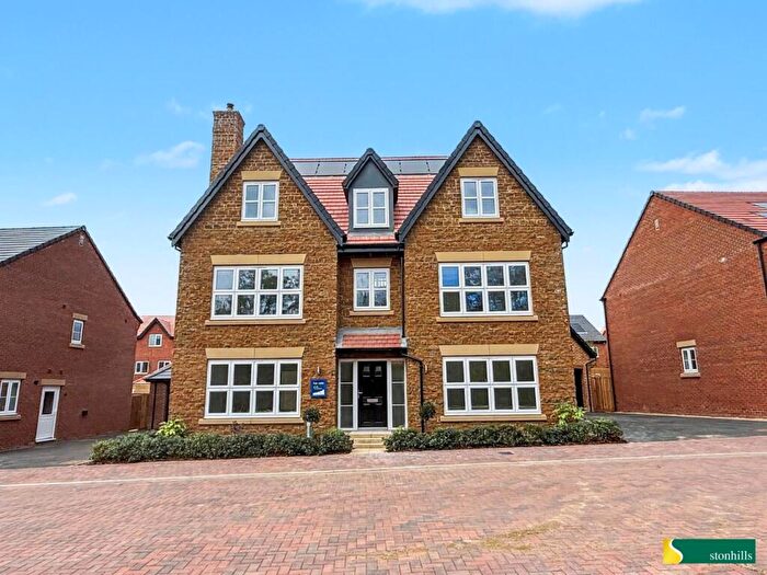 7 Bedroom Detached House For Sale In Collingtree Park, Northampton, NN4