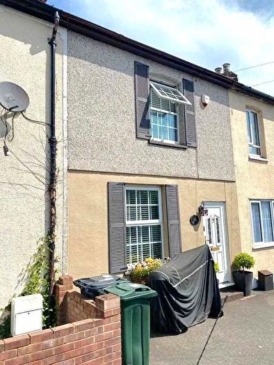 3 Bedroom Terraced House For Sale In Swanscombe Street, Swanscombe, DA10