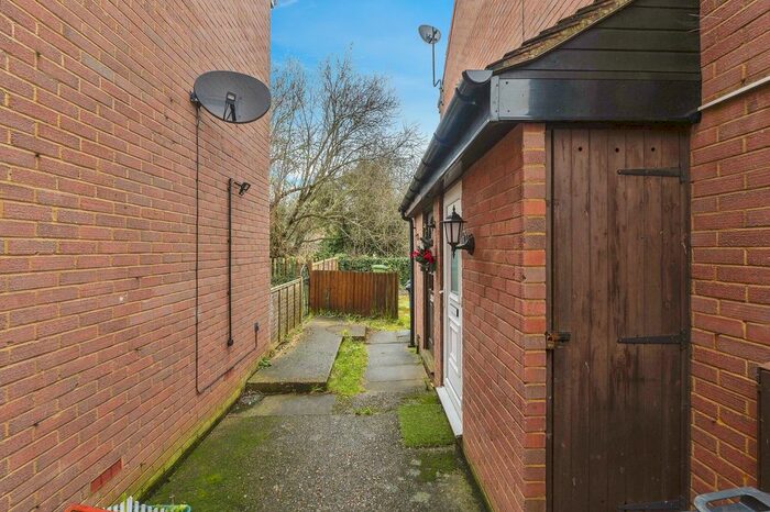 1 Bedroom End Of Terrace House For Sale In Copperfields, Luton, Bedfordshire, LU4