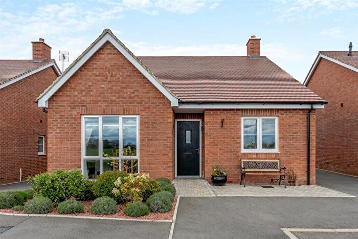 2 Bedroom Detached House For Sale In Saxon Close, Southam, CV47