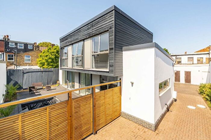 4 Bedroom Property To Rent In Manuka Close, Hanwell, W7