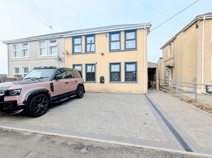 3 Bedroom Semi-Detached House For Sale In Collwyn Road, Bridgend, CF33