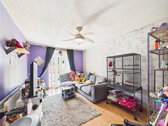 2 Bedroom Mews For Sale In Stonelea, Windmill Hill, Runcorn, WA7