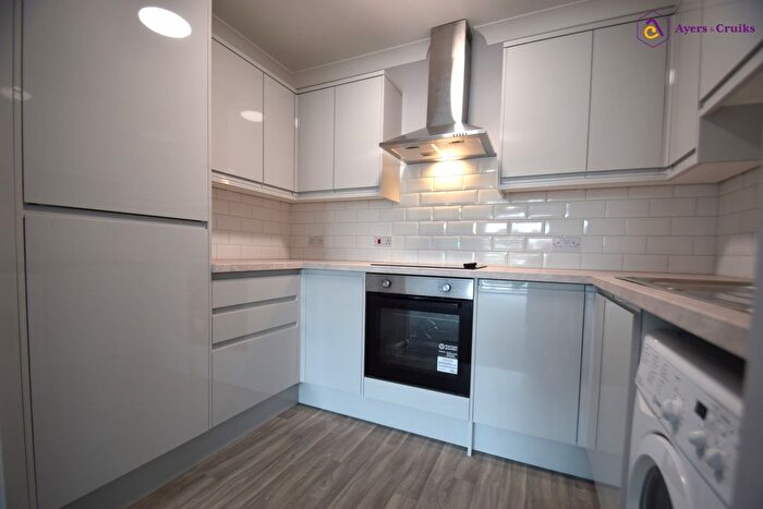 1 Bedroom Flat To Rent In West Road, Westcliff On Sea, Essex, SS0