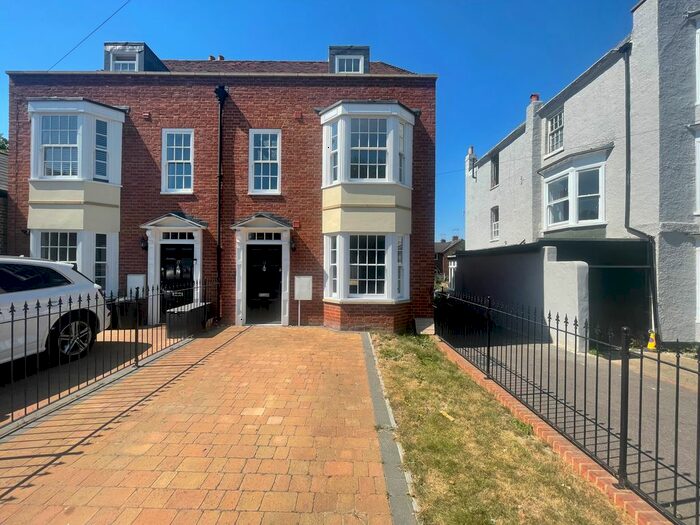 4 Bedroom Semi-Detached House To Rent In Mansion Row, Brompton, Gillingham, Kent., ME7