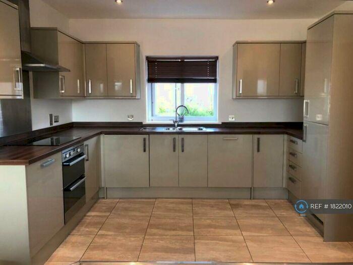 2 Bedroom Flat To Rent In Bunkers Crescent, Milton Keynes, MK3