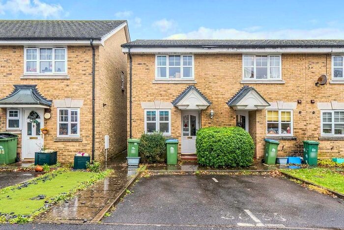 2 Bedroom Semi-Detached House To Rent In Barons Mead, Southampton SO16