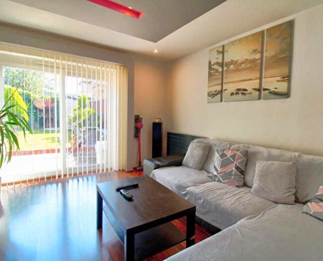 2 Bedroom Terraced House To Rent In Peel Court, Slough, SL1