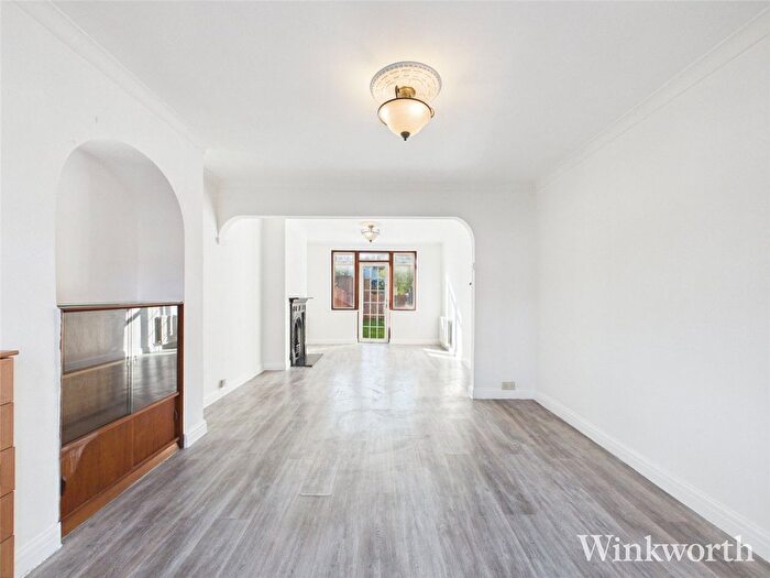 3 Bedroom Detached House To Rent In Cloister Road, London, W3
