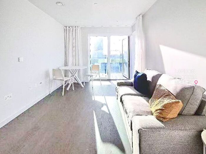 1 Bedroom Flat To Rent In Xy, York Way, London, N7