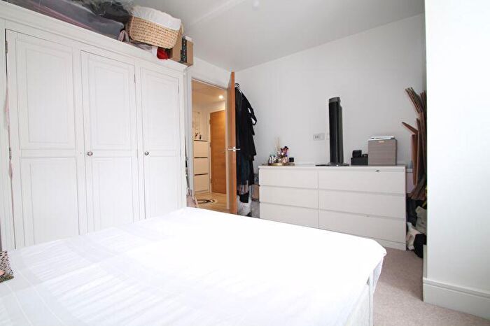 1 Bedroom Detached House To Rent In Desborough Road, High Wycombe, HP11