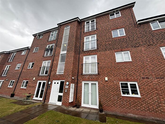 2 Bedroom Flat To Rent In Lawnhurst Avenue, Wythenshawe, M23
