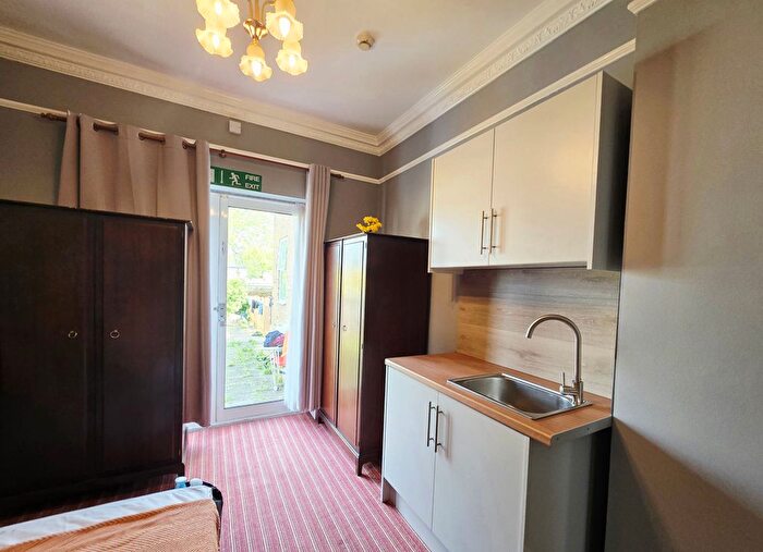 1 Bedroom Flat To Rent In Bushey Grove Road, Bushey Watford, WD23