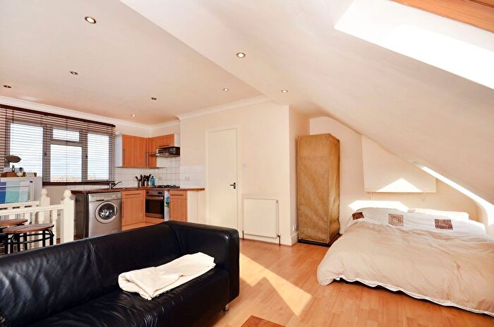 Studio To Rent In High Street Colliers Wood, Colliers Wood, London, SW19