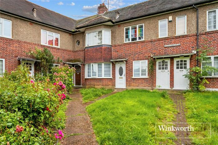 2 Bedroom Flat To Rent In Dollis Court, Crescent Road, London, N3