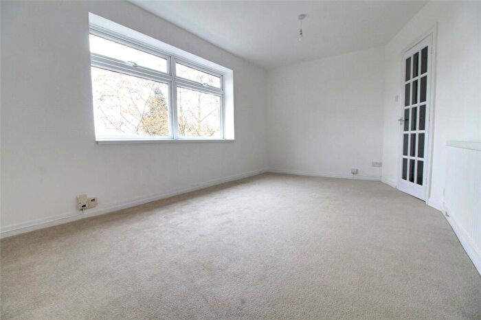 1 Bedroom Apartment For Sale In Waverley Road, Enfield, Middlesex, EN2