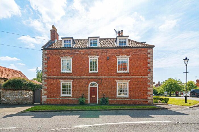 4 Bedroom End Of Terrace House For Sale In Market Place, Folkingham, Sleaford, Lincolnshire, NG34