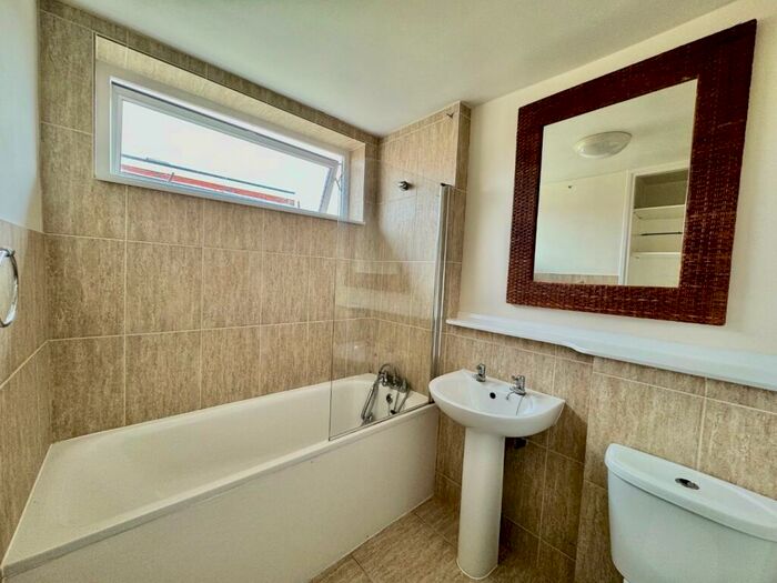 2 Bedroom Apartment To Rent In Rodwell Court, Hersham Road, Walton-On-Thames, KT12