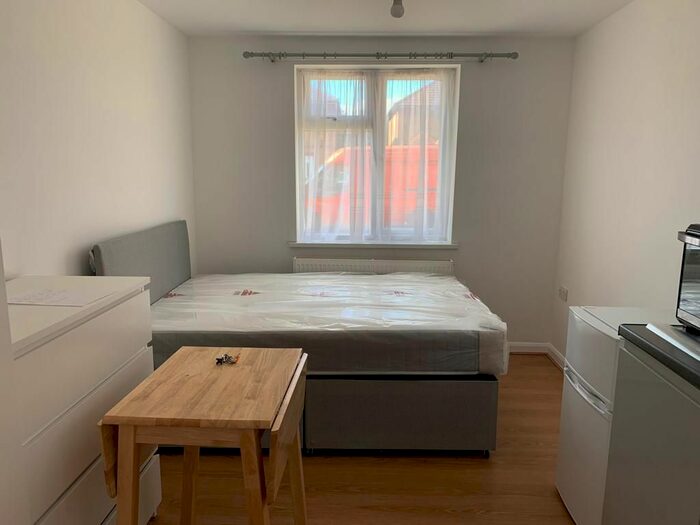 Studio To Rent In Haselbury Road, London, N9