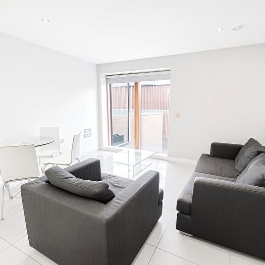 2 Bedroom Apartment To Rent In Apt . :: Ice Plant, M4