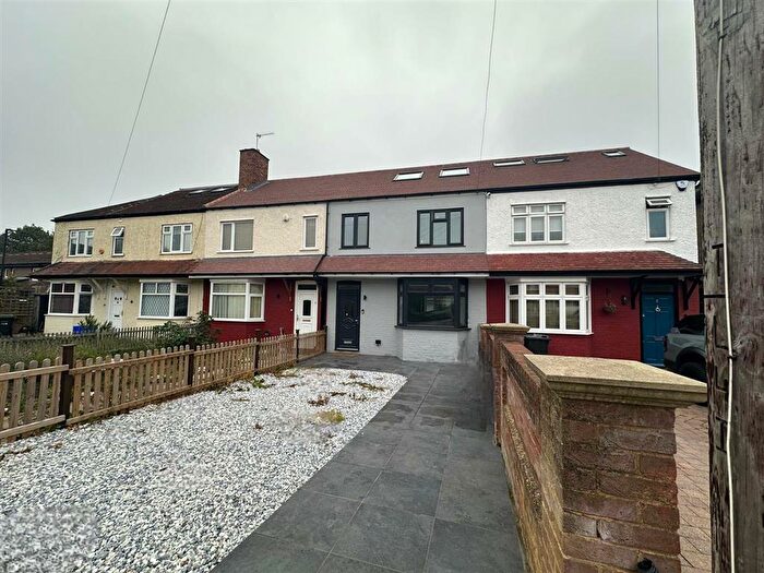 4 Bedroom House To Rent In Green End, London, N21