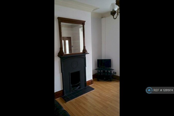 2 Bedroom Terraced House To Rent In Lister Street, Huddersfield, HD5