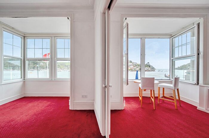 1 Bedroom Flat For Sale In South Embankment, Dartmouth, Devon, TQ6