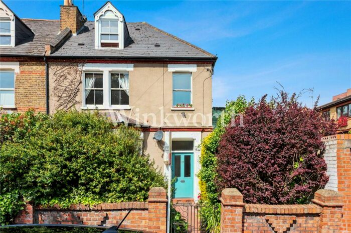 2 Bedroom Apartment To Rent In Kirkton Road, London, N15