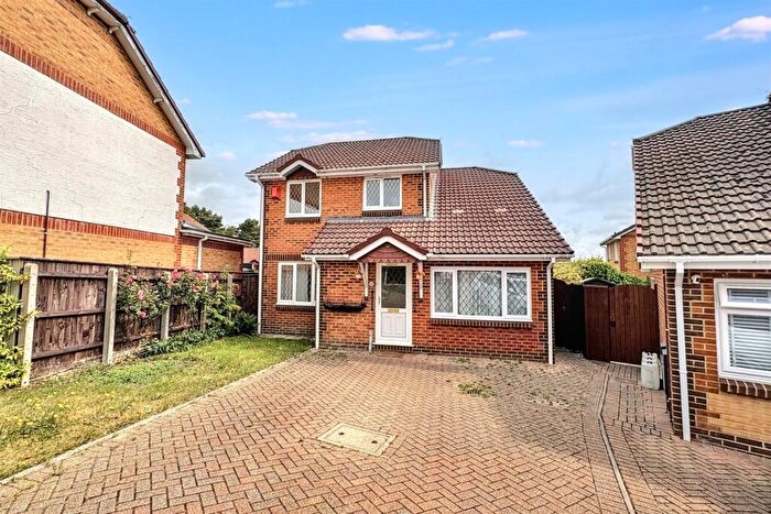 3 Bedroom Detached House For Sale In Broadstone, BH18